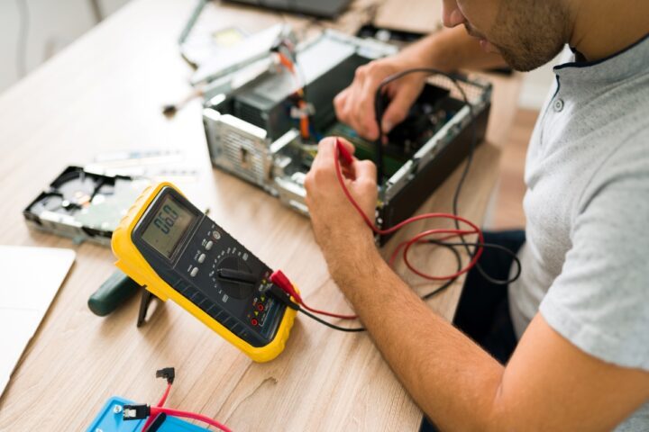 How to Test a Solar Panel With a Multimeter? - Energy Theory