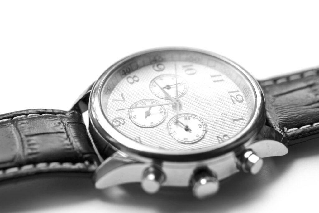 how-long-do-solar-watches-last-energy-theory